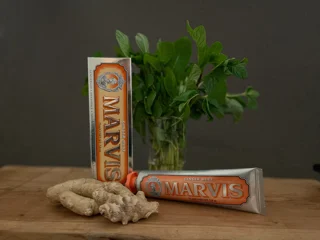 خمیر دندان های سفید کننده