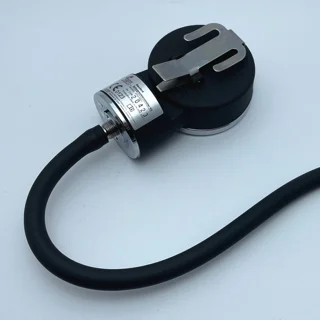 فشارسنج عقربه‌ای بازویی زنیت مد مدل ZTH-5001 با کاف لاتکس و گوشی پزشکی همراه، بدون نیاز به 101563459