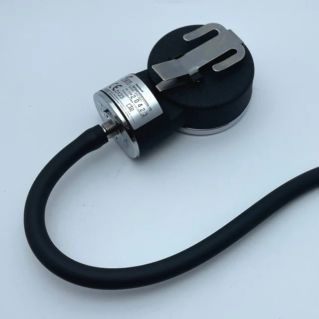 فشارسنج عقربه‌ای بازویی زنیت مد مدل ZTH-5001 با کاف لاتکس و گوشی پزشکی همراه، بدون نیاز به 101563459